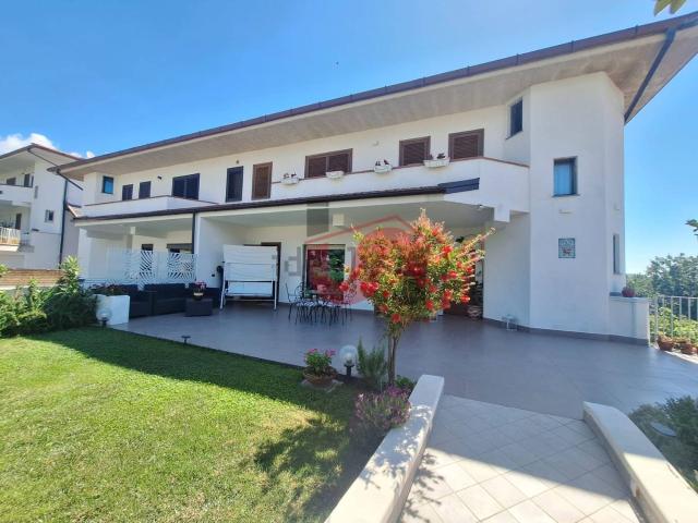 Casa in vendita a Ponte, Campania