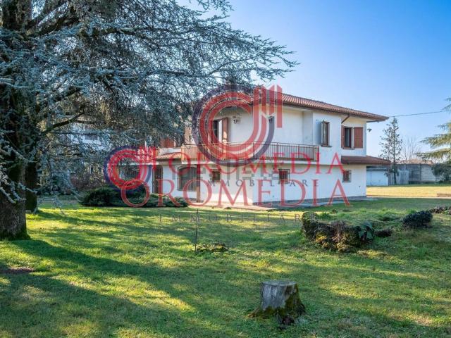 Casa in vendita a Calcinate, Lombardia