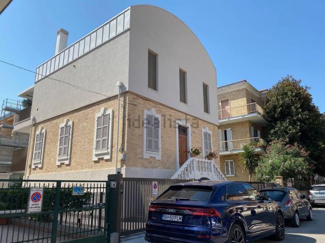 Casa in vendita a Albula centro, Marche