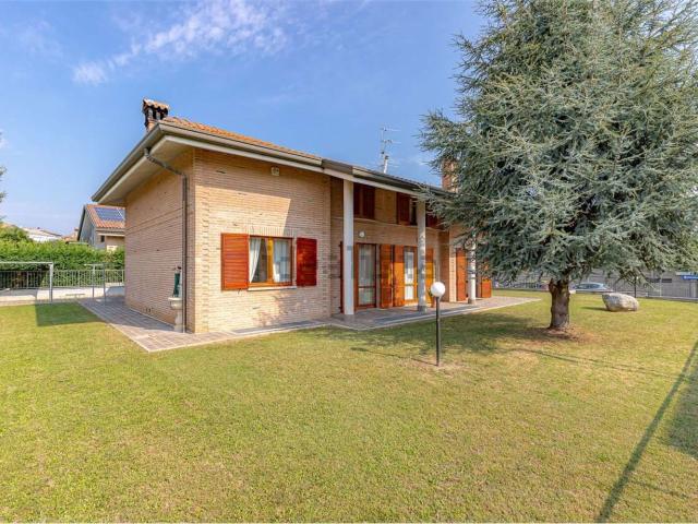 Casa in vendita a Inverigo, Lombardia