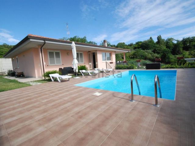 Casa in vendita a Unione dei Comuni della Val Vibrata, Colonnella