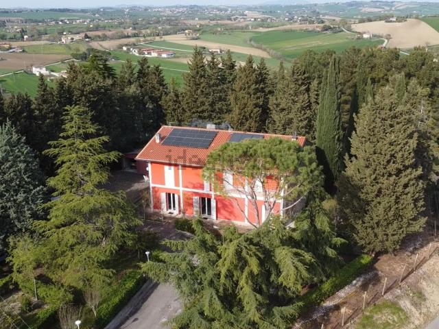 Casa in vendita a Contrada Valchiusa, Marche
