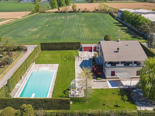 Casa in vendita a Abbiategrasso, Lombardia