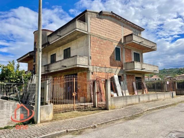 Casa in vendita a Castelnuovo Cilento, Campania