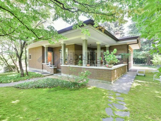 Casa in vendita a Besana In Brianza, Lombardia