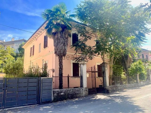 Casa in vendita a Centro, Marche