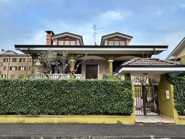 Casa in vendita a Buccinasco Castello, Buccinasco