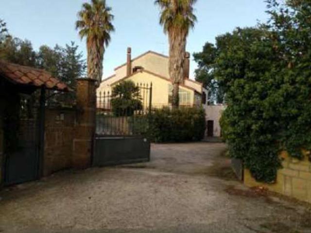Casa in vendita a Viterbo, Lazio