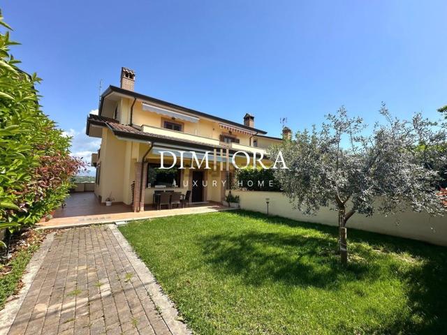 Casa in vendita a Frosinone, Lazio