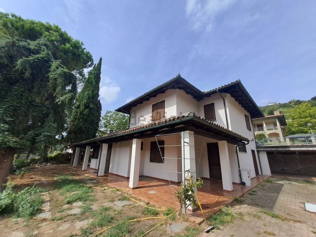 Casa in vendita a Santo Stefano Belbo, Cuneo
