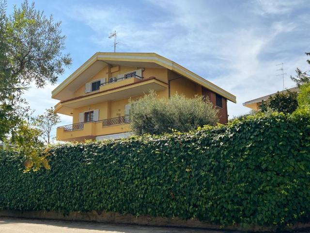 Casa in vendita a Zanni, Pescara