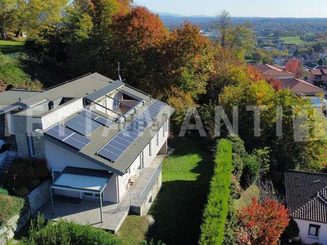Casa in vendita a Oltrona San Mamette, Lombardia