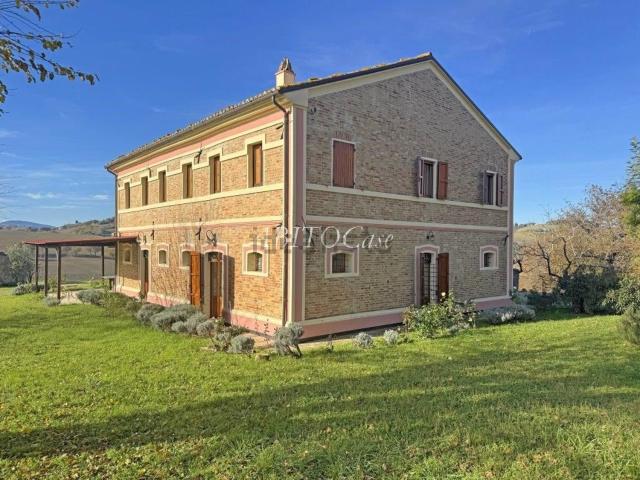 Casa in vendita a Terre Roveresche, Marche