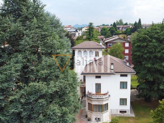 Casa in vendita a Valle Olona, Varese
