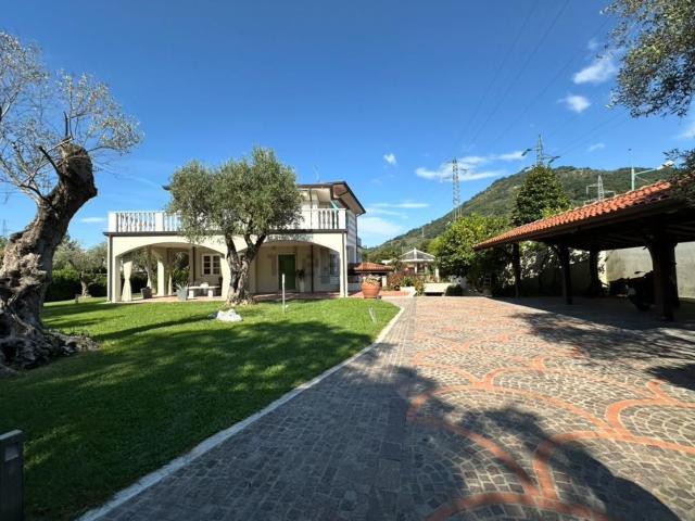 Casa in vendita a Perticata, Carrara
