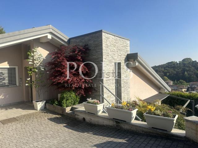 Casa in vendita a Oltrona San Mamette, Lombardia