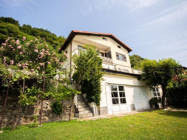 Casa in vendita a Albavilla, Lombardia