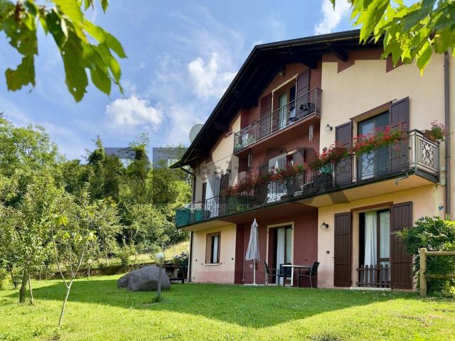 Casa in vendita a Sant'omobono Imagna, Lombardia