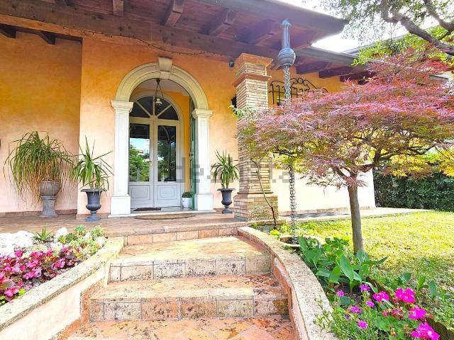 Casa in vendita a Rivoltella del Garda, Desenzano Del Garda