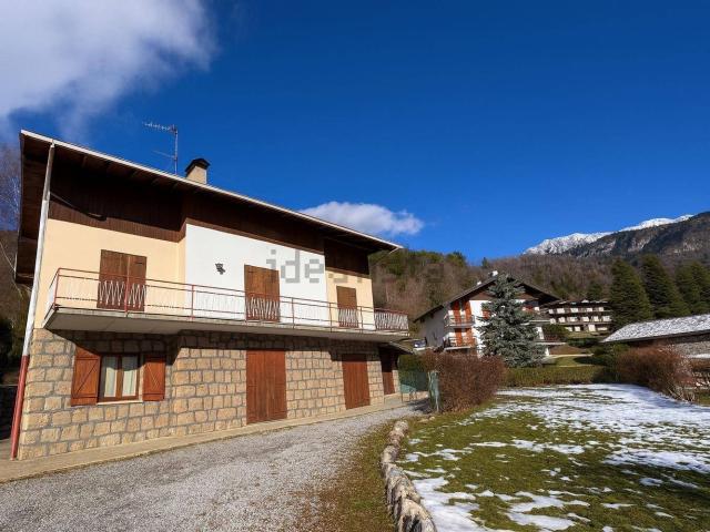 Casa in vendita a Castione Della Presolana, Lombardia