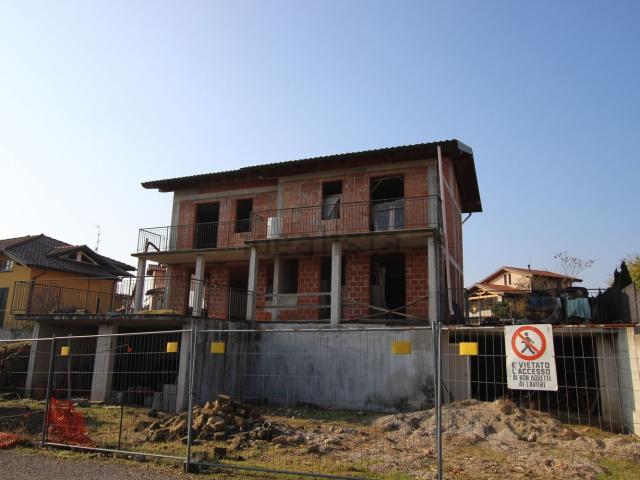 Casa in vendita a Daverio, Lombardia