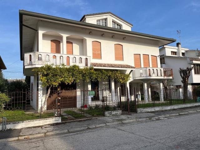 Casa in vendita a San Bortolo, Rovigo