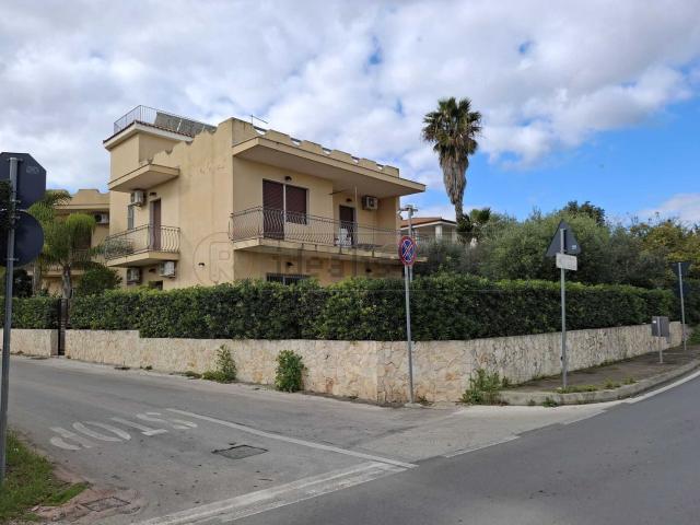 Casa in vendita a Villaggio Elios, Siracusa