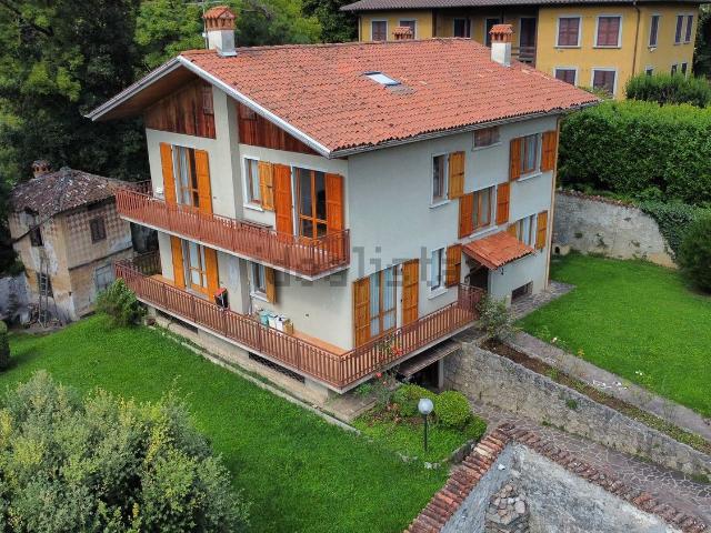 Casa in vendita a Clusone, Lombardia