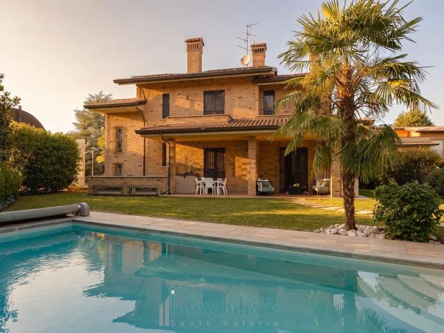 Casa in vendita a Meda, Lombardia
