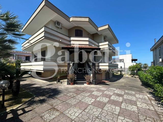 Casa in vendita a Giugliano In Campania, Campania