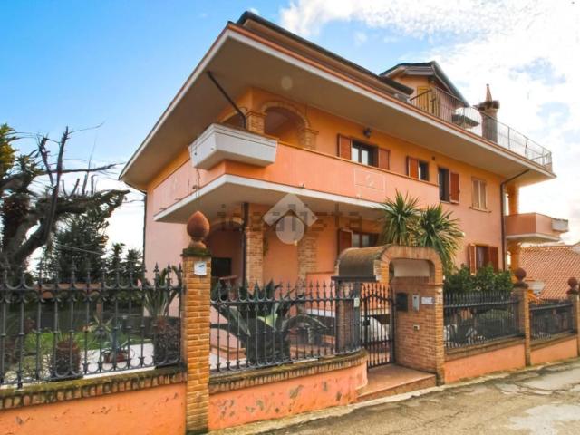 Casa in vendita a Mosciano Sant'Angelo, Teramo