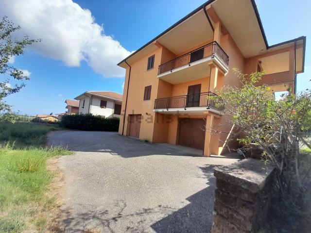 Casa in vendita a Caprarola, Lazio