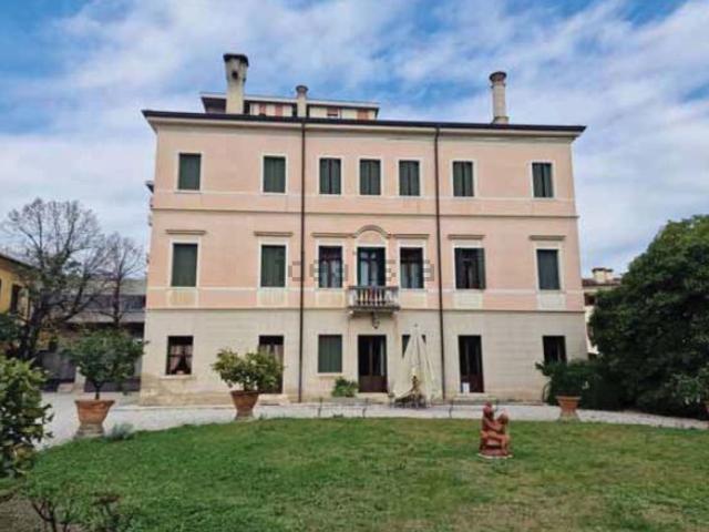 Casa in vendita a Centro, Montebelluna