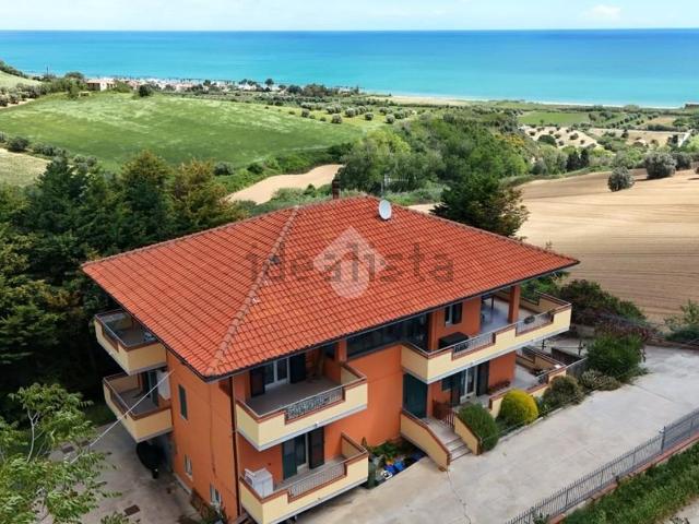 Casa in vendita a Roseto Degli Abruzzi, Abruzzo