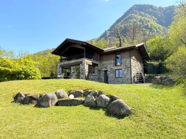 Casa in vendita a Comunità Montana Valli del Verbano, Castelveccana