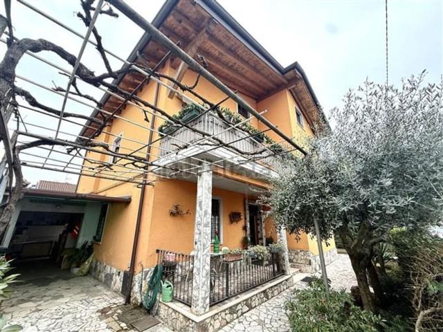 Casa in vendita a Rezzato, Brescia
