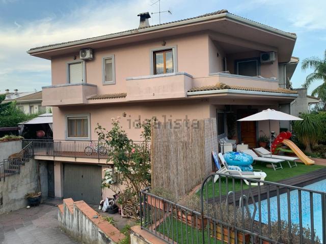 Casa in vendita a Giarre, Sicilia