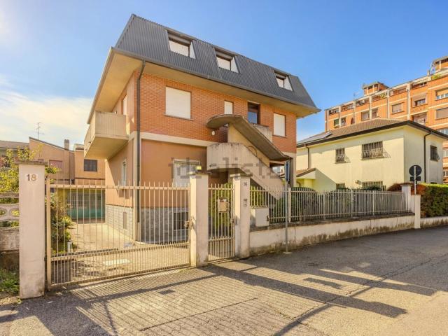 Casa in vendita a Madonna in Campagna, Bollate