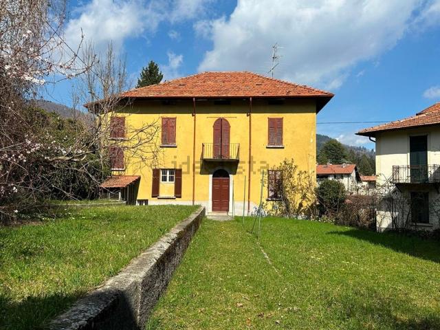 Casa in vendita a Caglio, Lombardia