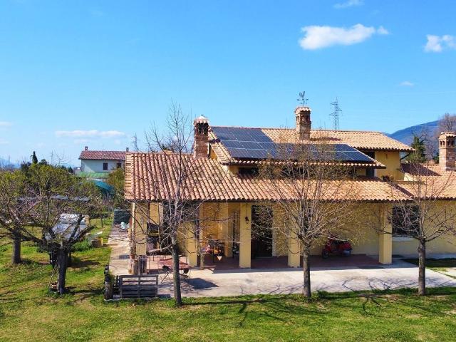 Casa in vendita a Spello, Umbria
