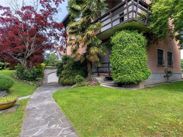 Casa in vendita a Anzano Del Parco, Lombardia