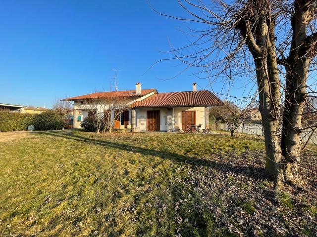 Casa in vendita a Sumirago, Lombardia