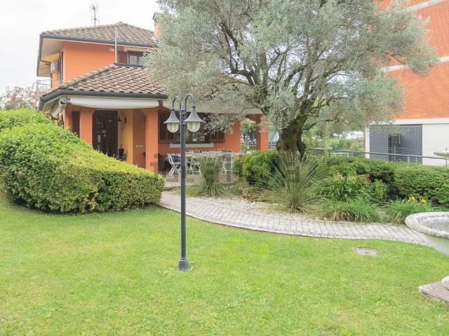 Casa in vendita a Mezzago, Lombardia