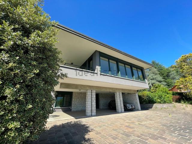 Casa in vendita a Uggiate Trevano, Lombardia