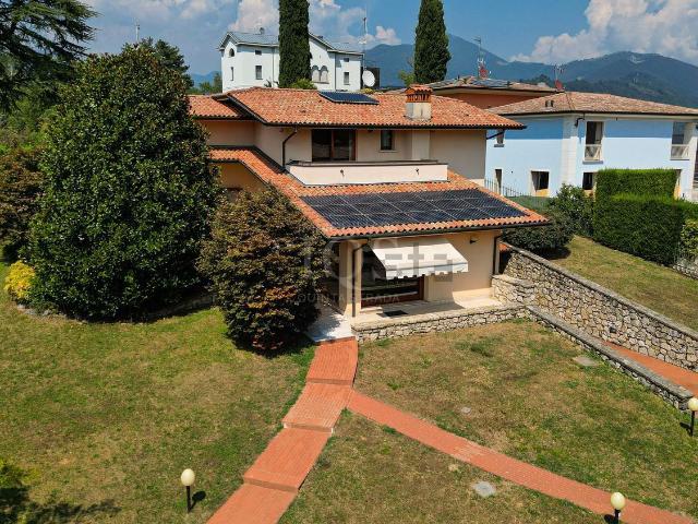 Casa in vendita a Villongo, Lombardia