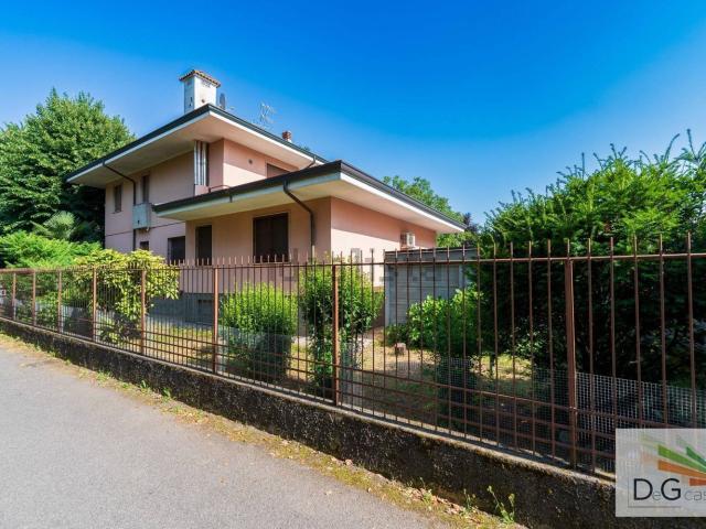Casa in vendita a Desio, Lombardia