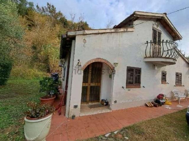 Casa in vendita a Pontedera, Toscana