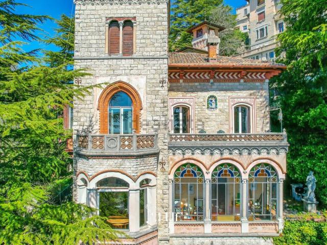 Casa in vendita a Varese, Lombardia