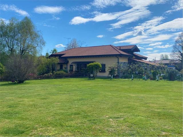 Casa in vendita a Invorio Superiore, Piemonte