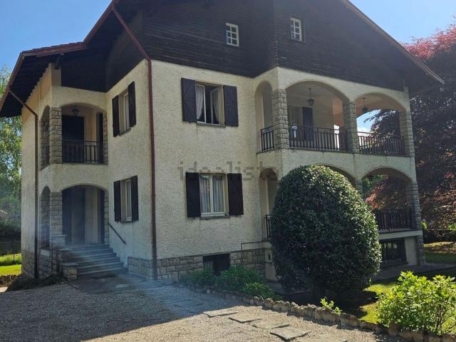 Casa in vendita a Magreglio, Lombardia